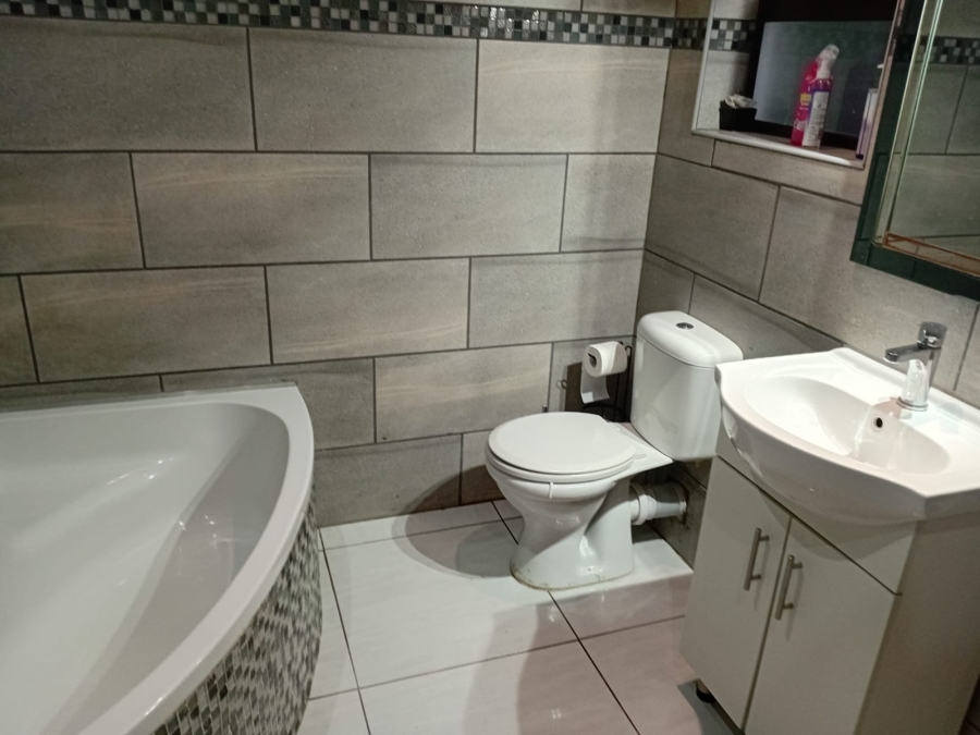 To Let 3 Bedroom Property for Rent in Panmure Eastern Cape